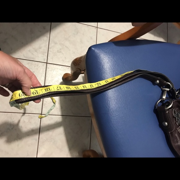 B. Makowsky Westbourne brown leather crossbody bag - Picture 16 of 16